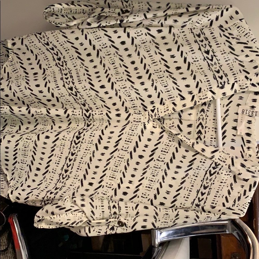 Fitted with 3/4 sleeve button detail  silk blouse